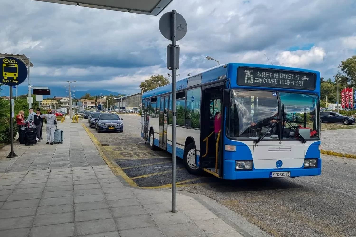 קורפו בלי רכב: המדריך המלא לתחבורה ציבורית באי